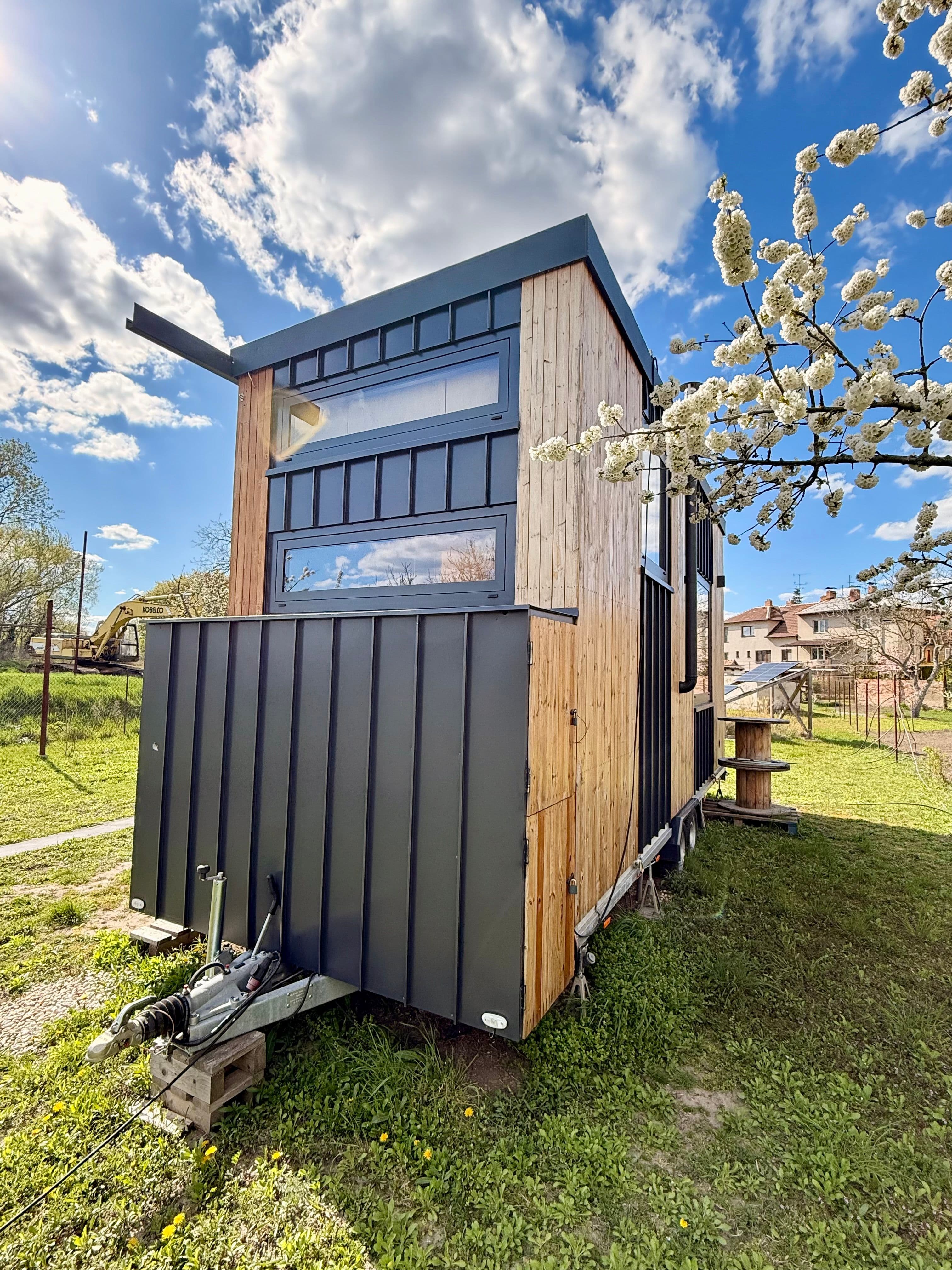 Plně vybavený mobilní dům s ostrovním systémem od Rolling Homes 20