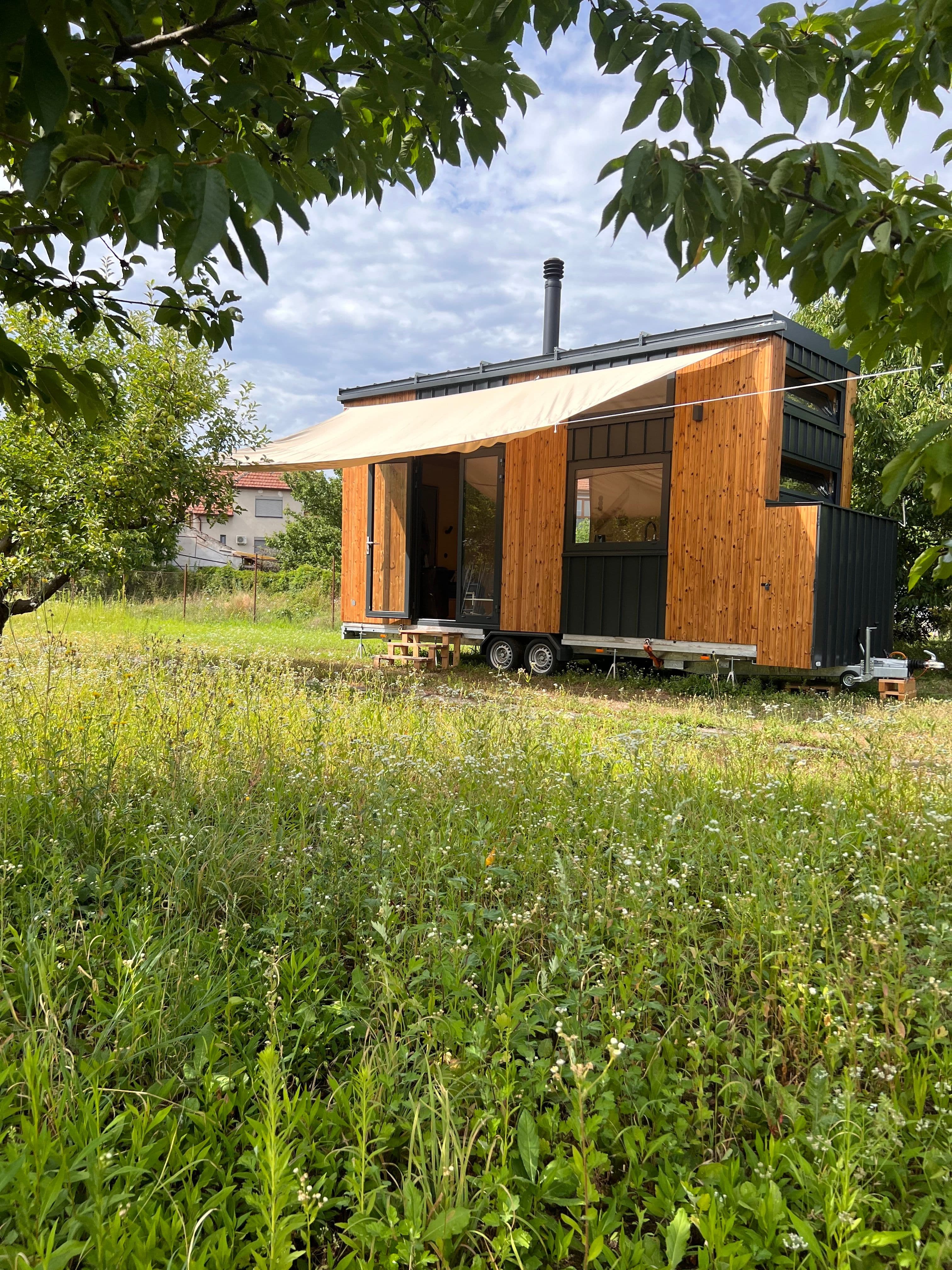 Plně vybavený mobilní dům s ostrovním systémem od Rolling Homes 26