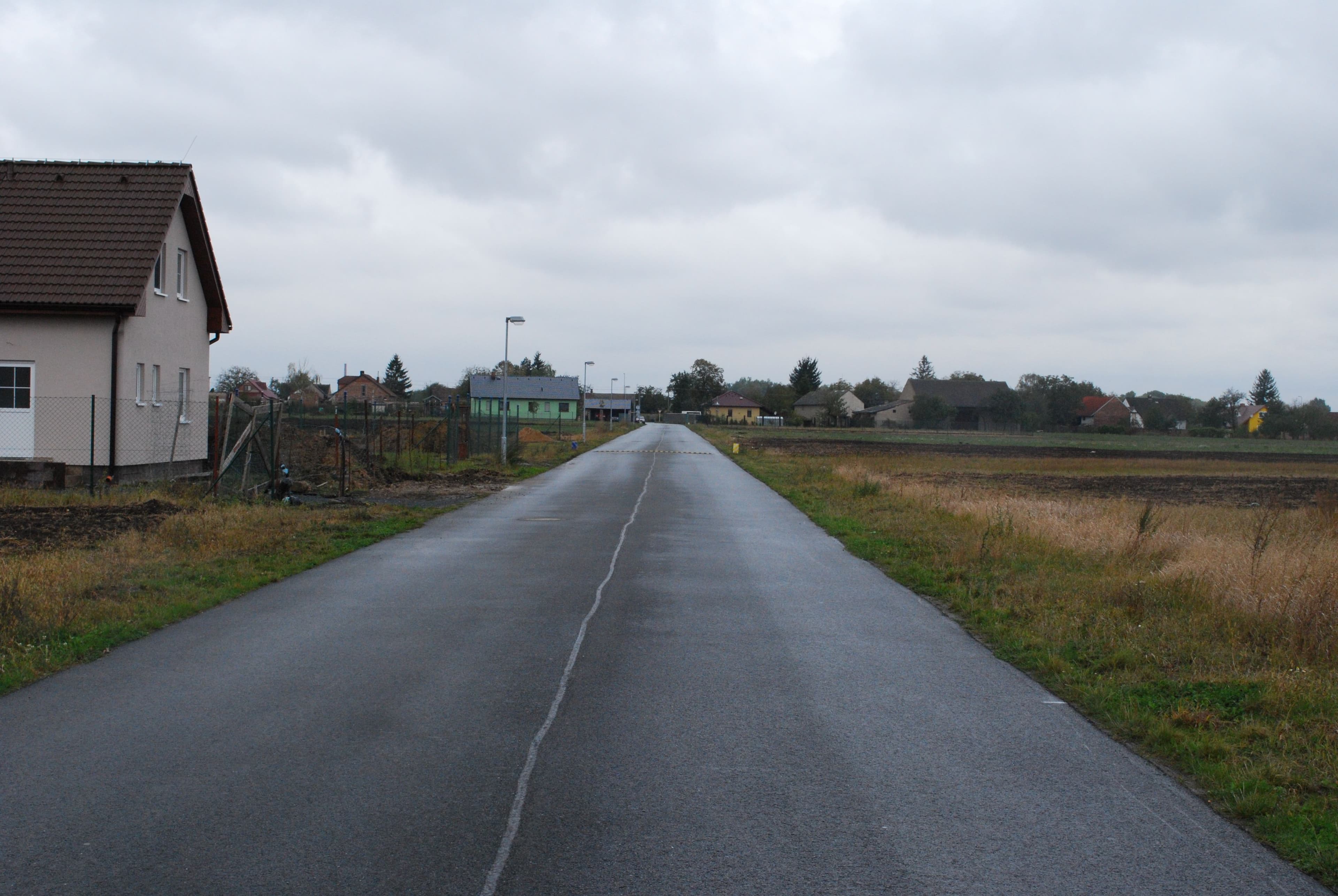 Pozemek 🏡 Pronájem zasíťovaných stavebních pozemků v obci Velim (50 km od Prahy)