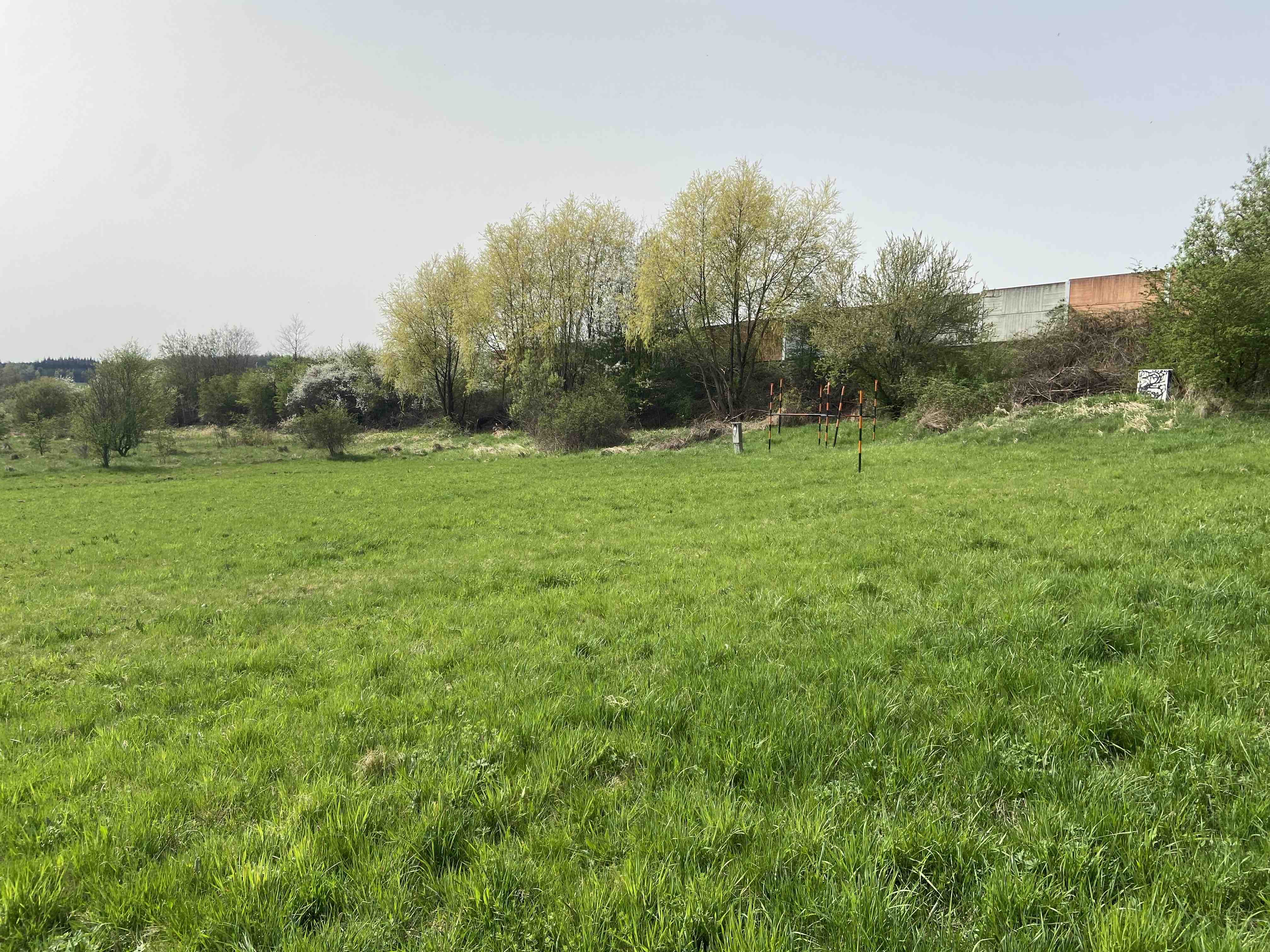 Pozemek Možnost až tří pozemků pro malou komunitu lidí v Mýtě nedaleko Rokycan.