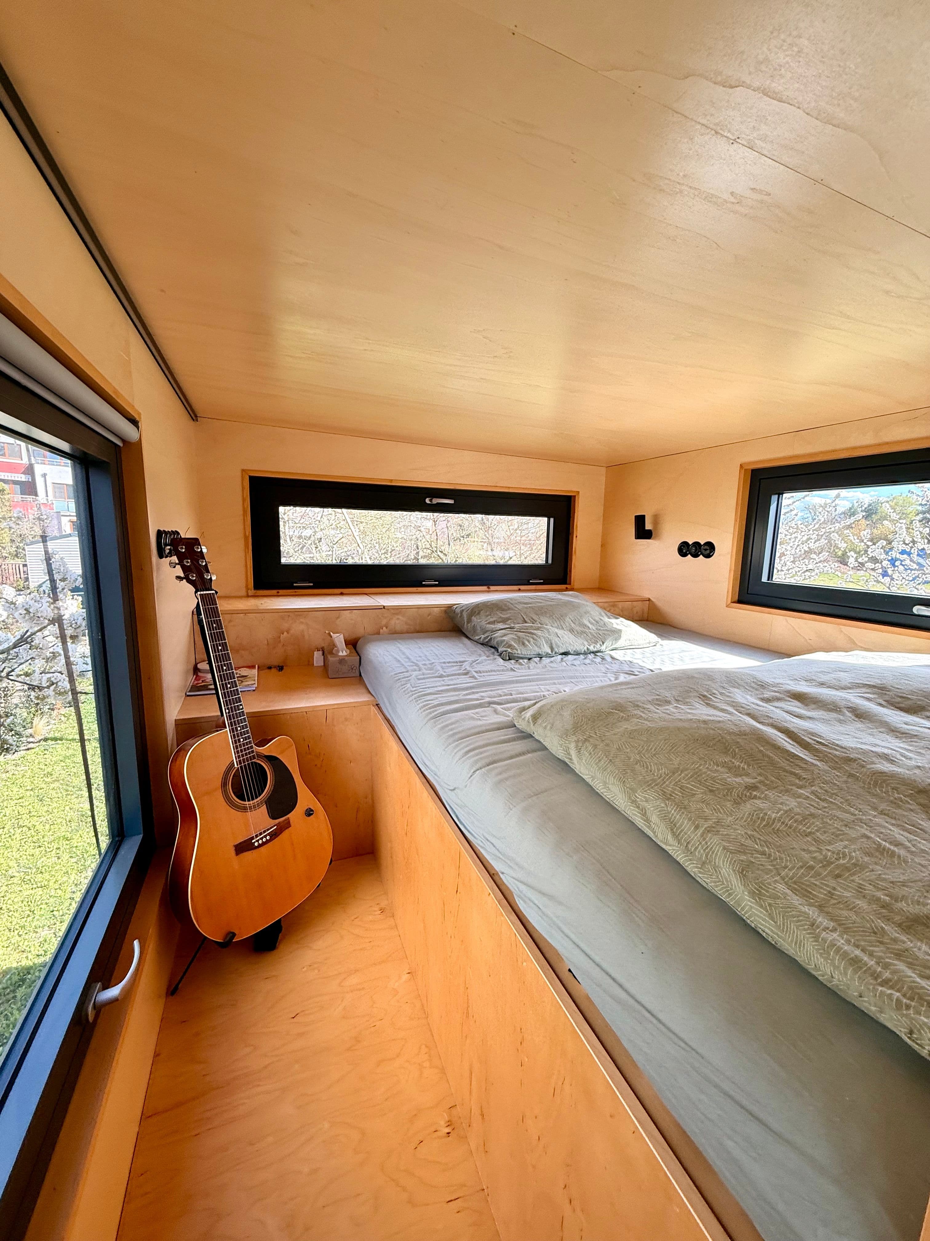 Plně vybavený mobilní dům s ostrovním systémem od Rolling Homes 12