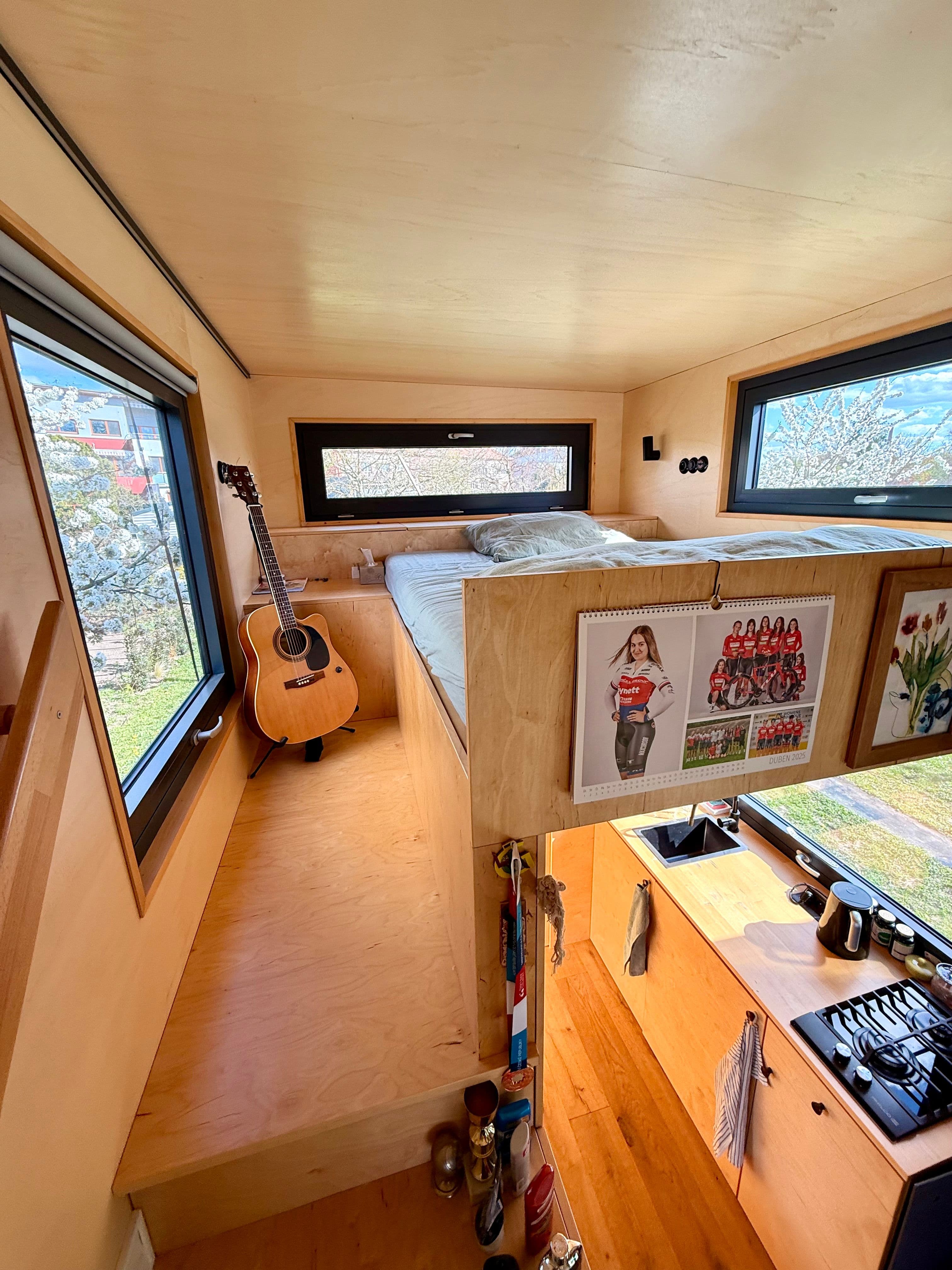 Plně vybavený mobilní dům s ostrovním systémem od Rolling Homes 16