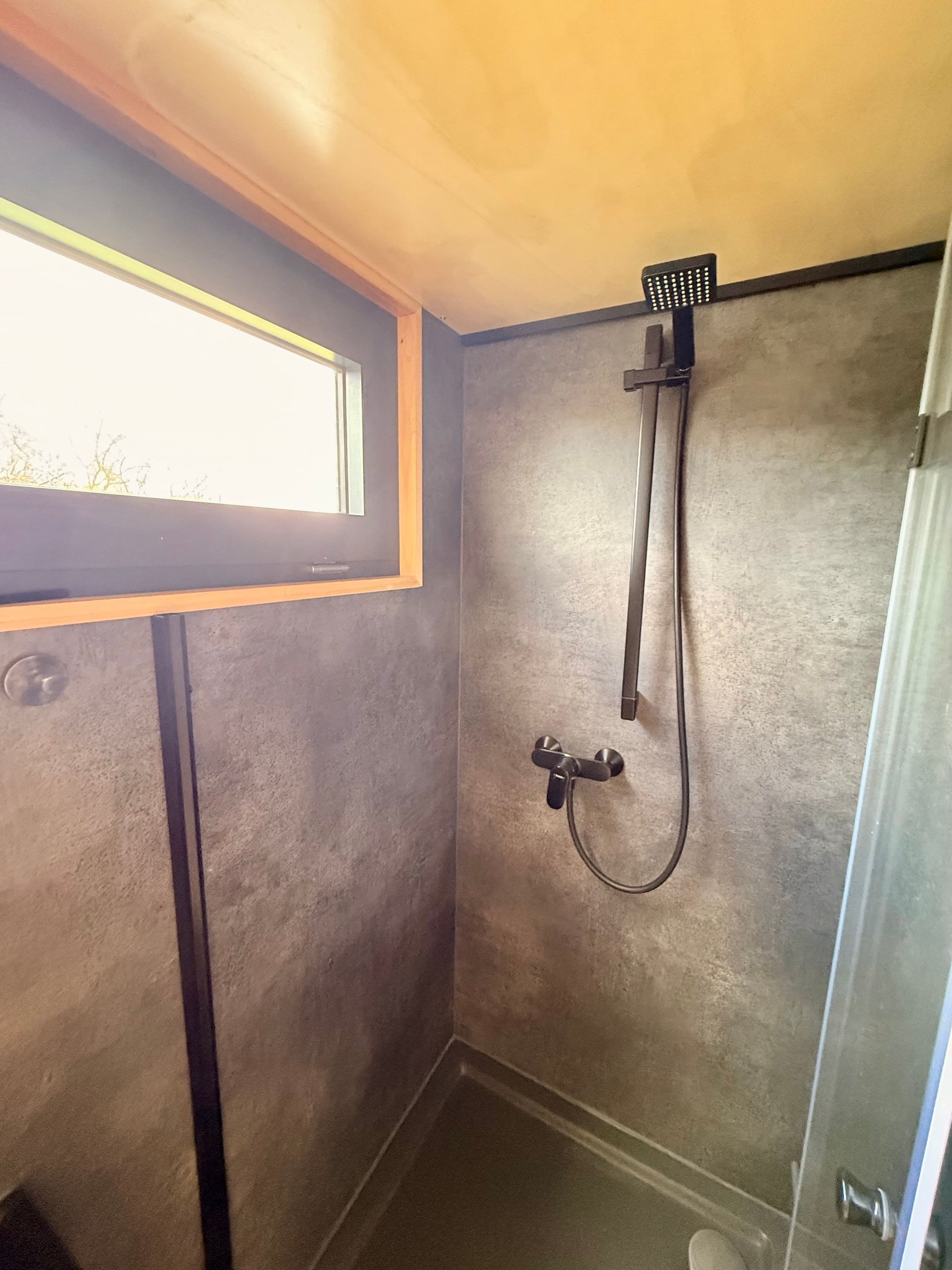 Plně vybavený mobilní dům s ostrovním systémem od Rolling Homes 7