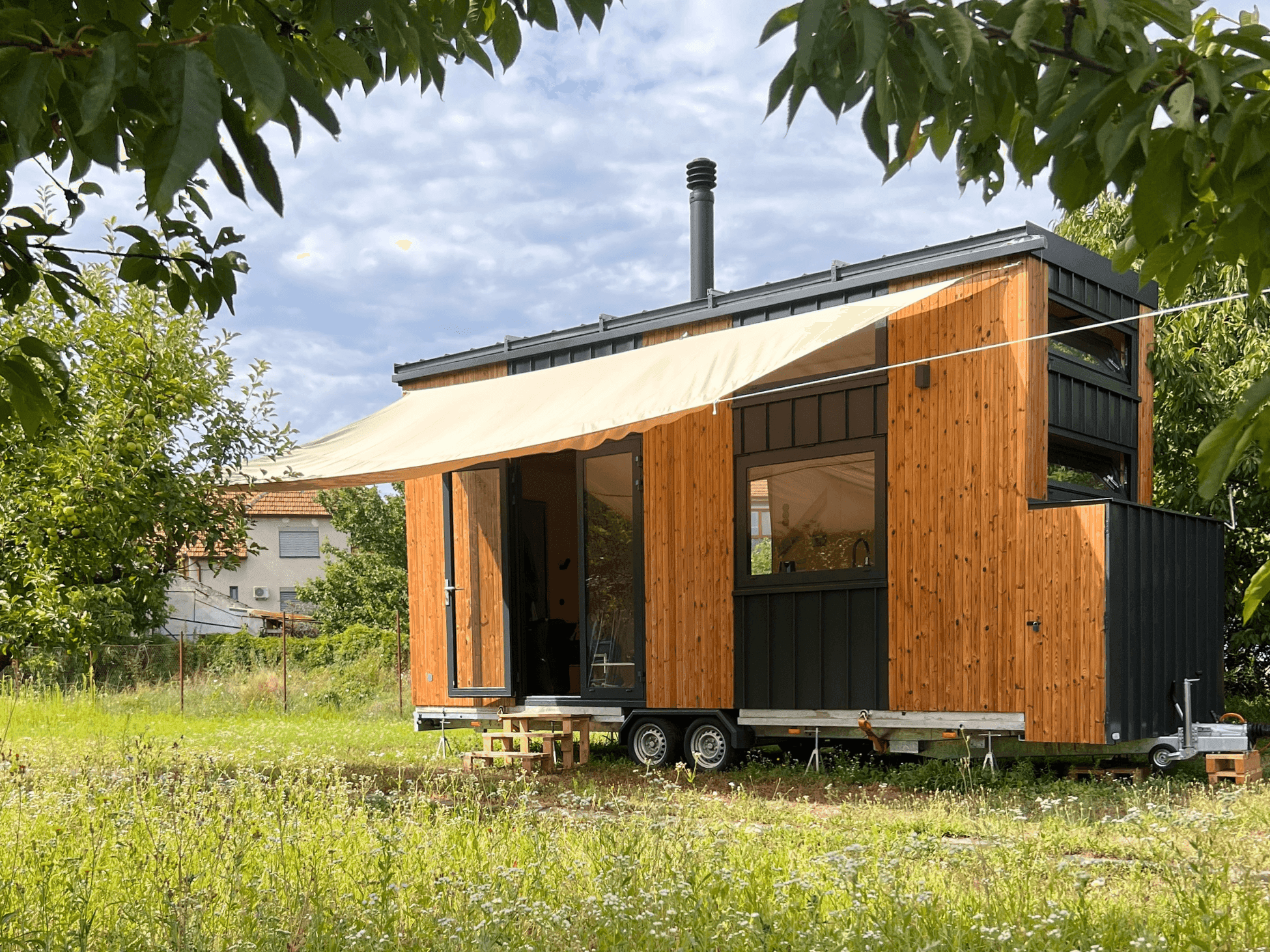 Plně vybavený mobilní dům s ostrovním systémem od Rolling Homes 1