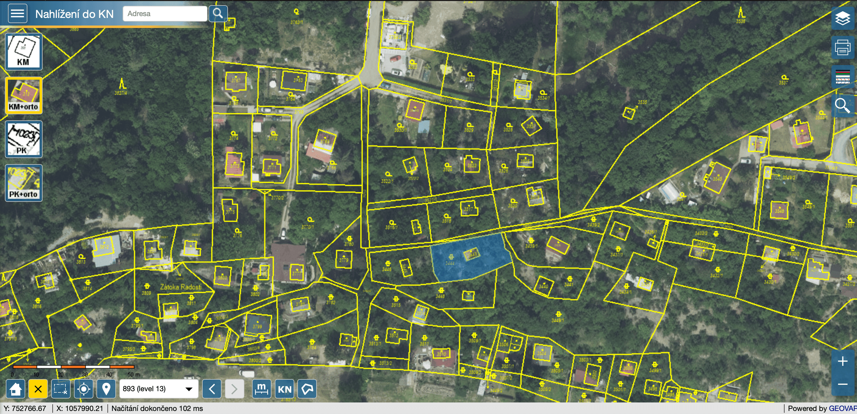 Pozemek 🏡 Prodej svažitého pozemku s chatou k rekonstrukci – Černošice, Slunečná Pozemek 🏡 Prodej svažitého pozemku s chatou k rekonstrukci – Černošice, Slunečná