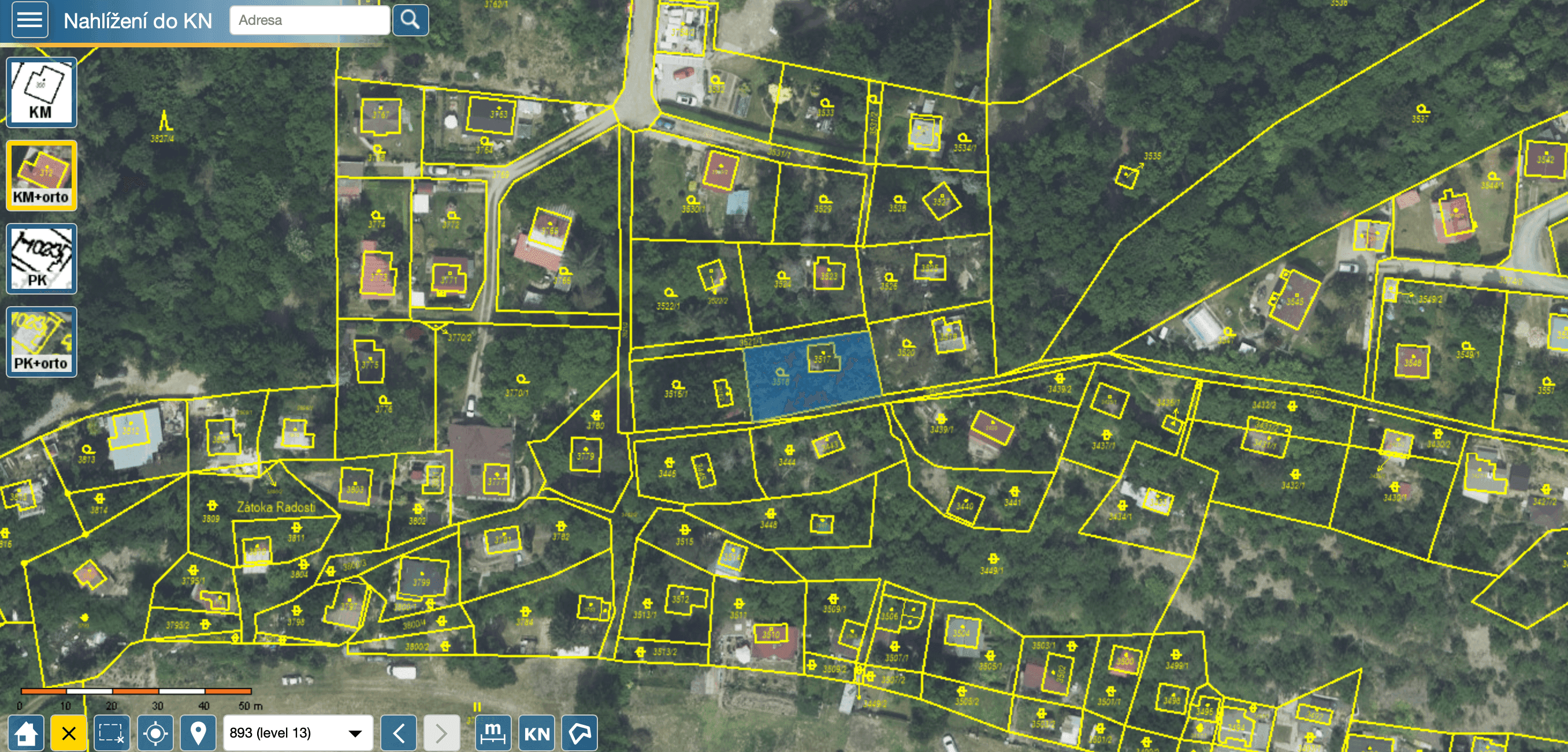 Pozemek 🏡 Prodej svažitého pozemku s chatou k demolici – Černošice, Slunečná Pozemek 🏡 Prodej svažitého pozemku s chatou k demolici – Černošice, Slunečná