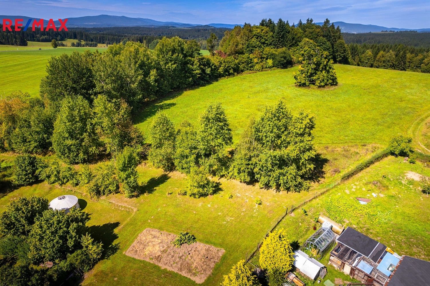 Pozemek Prodej stavebního pozemku 1 374 m² Pozemek Prodej stavebního pozemku 1 374 m²