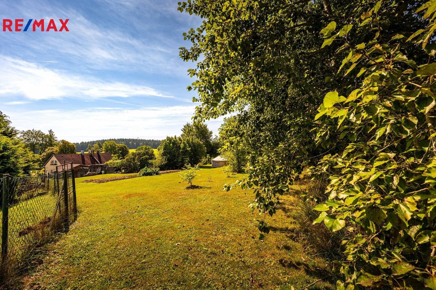 Pozemek Prodej stavebního pozemku 1 374 m² Pozemek Prodej stavebního pozemku 1 374 m²