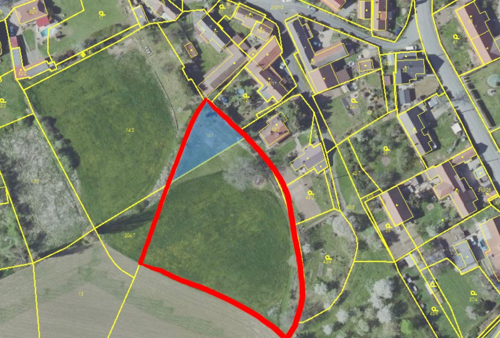 Pozemek Pozemek s loukou a statným ořešákem v Mančicích vhodný pro tiny house Pozemek Pozemek s loukou a statným ořešákem v Mančicích vhodný pro tiny house